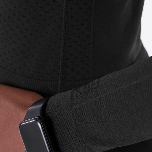 Women's Figs Salta Cropped Longsleeve Underscrub in Black - Picture 5 of 8